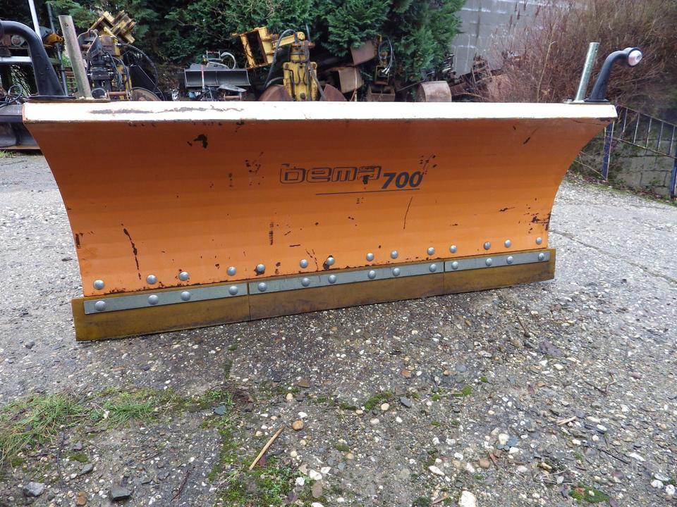 Schneeschild + Kehrmaschine für KRAMER 350 180 112 - Snow plough: picture 1 Schneeschild + Kehrmaschine für KRAMER 350 180 112 - Snow plough: picture 1