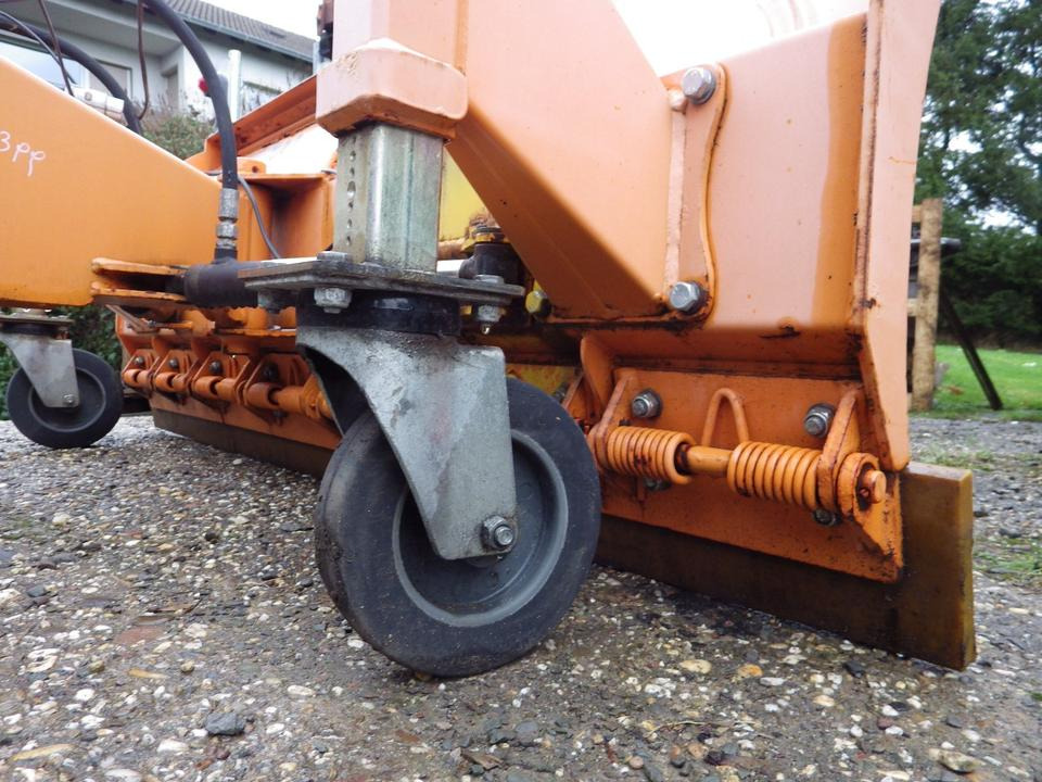Schneeschild + Kehrmaschine für KRAMER 350 180 112 - Snow plough: picture 5 Schneeschild + Kehrmaschine für KRAMER 350 180 112 - Snow plough: picture 5