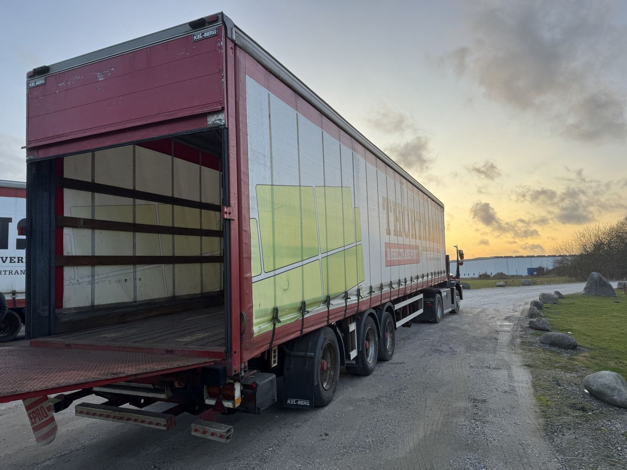 KEL-BERG - Curtainsider semi-trailer: picture 3 KEL-BERG - Curtainsider semi-trailer: picture 3