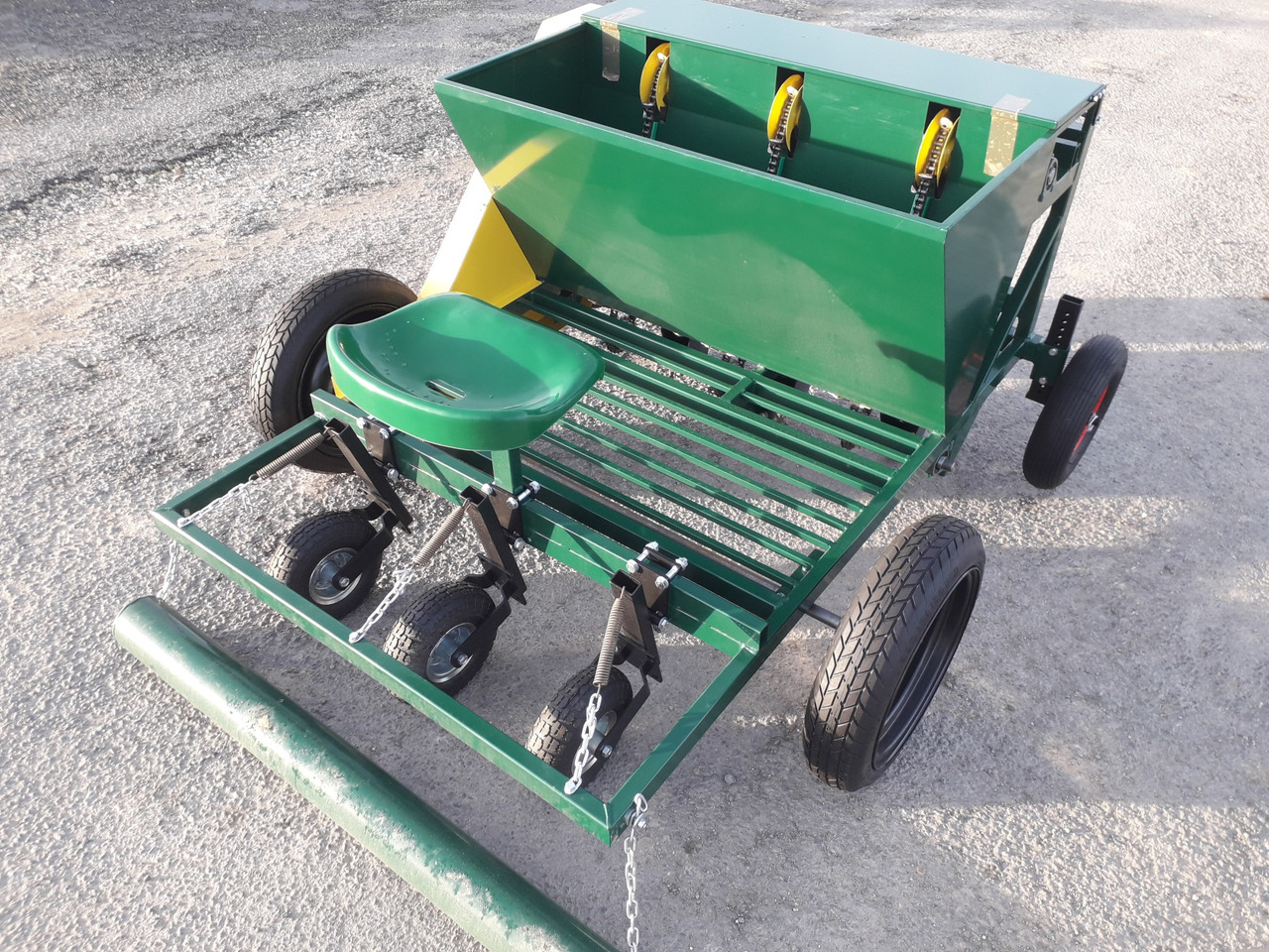 GARMACH Planteuse Ail-Oignon-Echalote AGP 3 R - Potato planter: picture 1 GARMACH Planteuse Ail-Oignon-Echalote AGP 3 R - Potato planter: picture 1