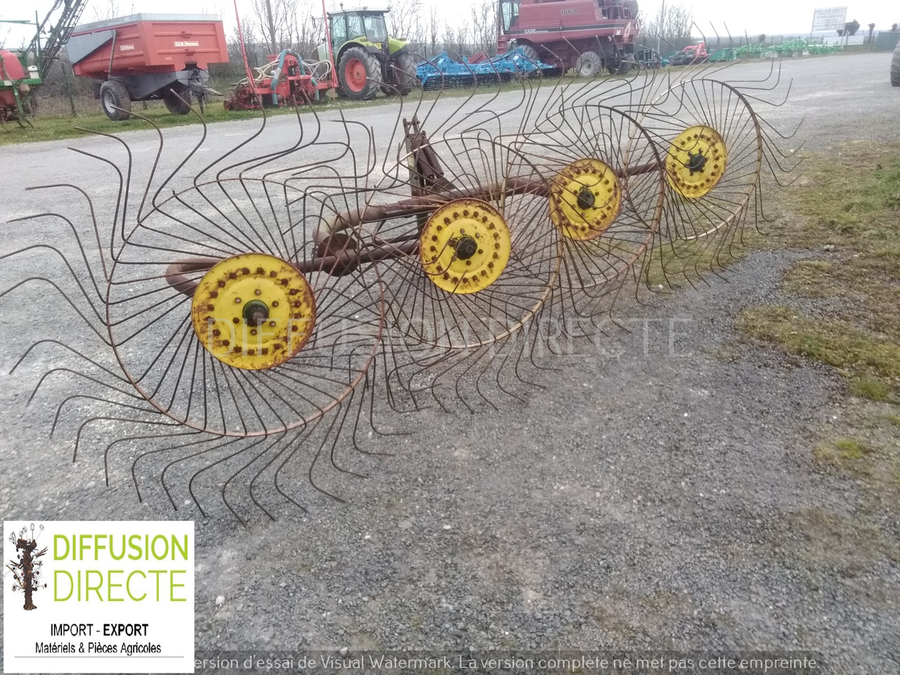 JOHN DEERE ANDAINEUR P 140 - Tedder/ Rake: picture 1 JOHN DEERE ANDAINEUR P 140 - Tedder/ Rake: picture 1