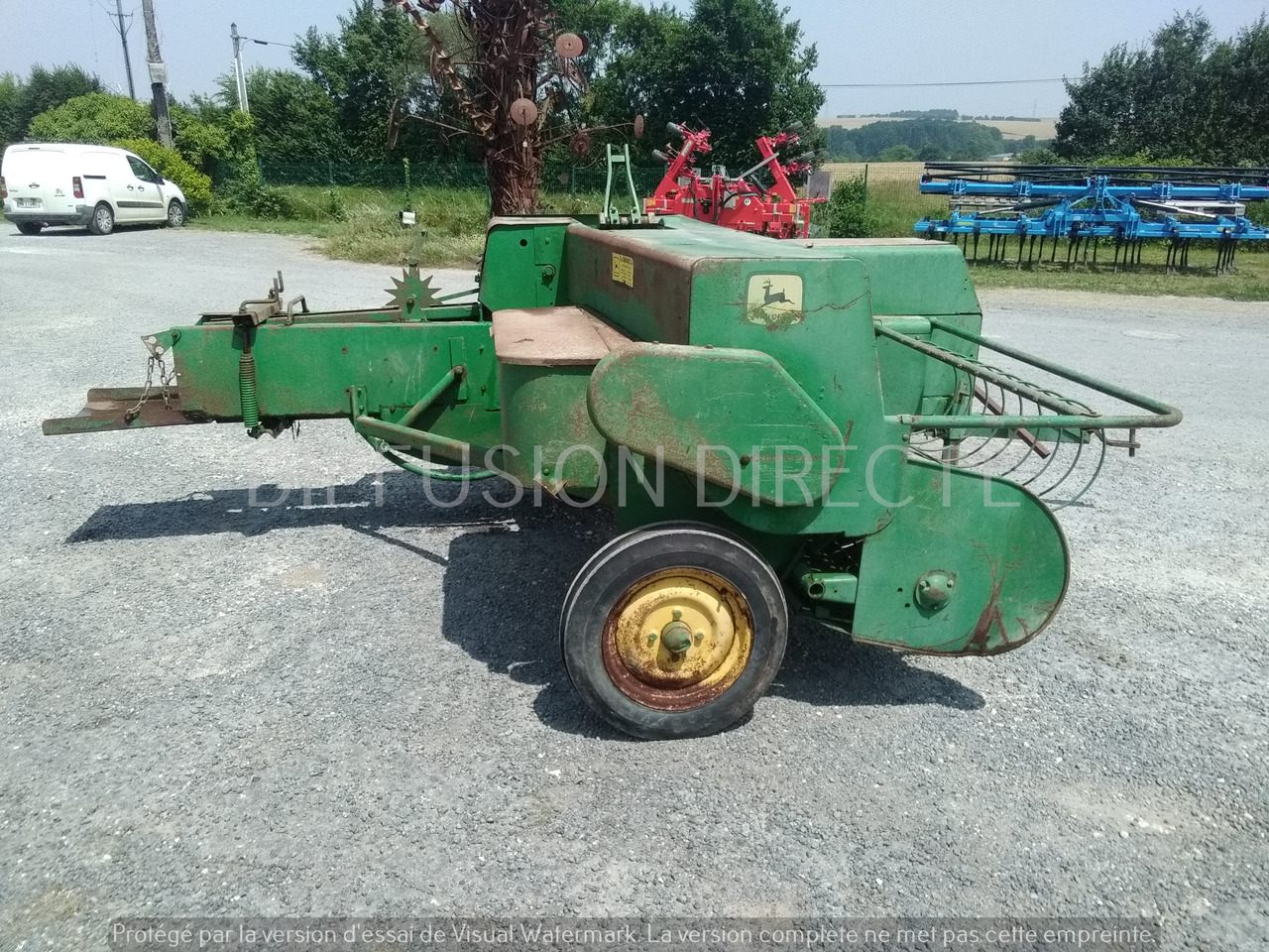 JOHN DEERE PRESSE MOYENNE DENSITE 332 - Round baler: picture 4 JOHN DEERE PRESSE MOYENNE DENSITE 332 - Round baler: picture 4