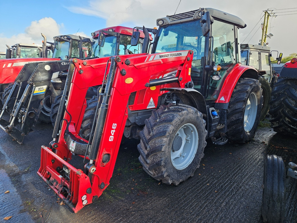 2017 MF 5712SL c/w Loader, 1 owner - Farm tractor: picture 1 2017 MF 5712SL c/w Loader, 1 owner - Farm tractor: picture 1