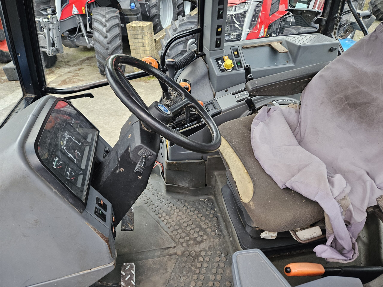 New Holland 7840 SLDP Turbo, 1 Owner machine - Farm tractor: picture 5 New Holland 7840 SLDP Turbo, 1 Owner machine - Farm tractor: picture 5