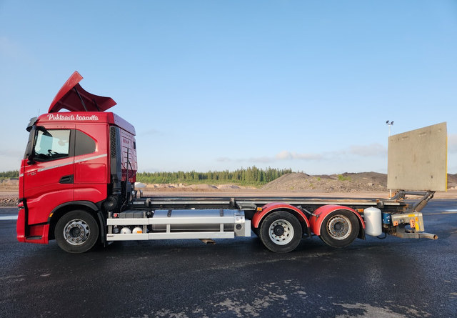 Iveco S-Way 6x2 LNG - Cab chassis truck: picture 2 Iveco S-Way 6x2 LNG - Cab chassis truck: picture 2