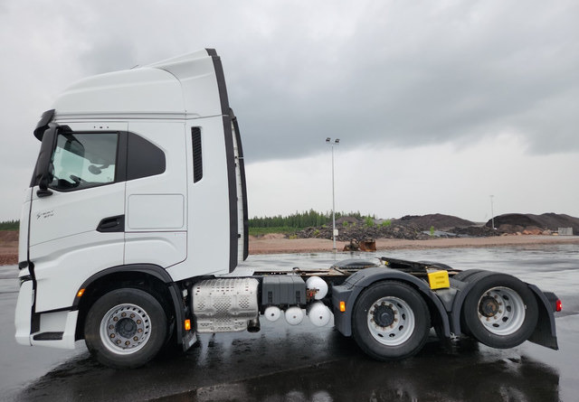 Iveco S-Way 570 6x2 - Tractor unit: picture 2 Iveco S-Way 570 6x2 - Tractor unit: picture 2