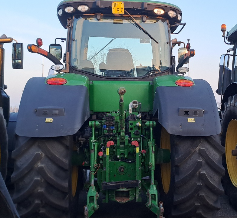 JOHN DEERE 7230R - Farm tractor: picture 4 JOHN DEERE 7230R - Farm tractor: picture 4