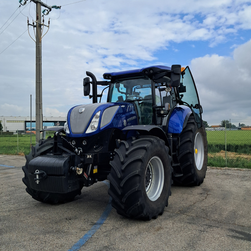 NEW HOLLAND T7 270 - Farm tractor: picture 1 NEW HOLLAND T7 270 - Farm tractor: picture 1