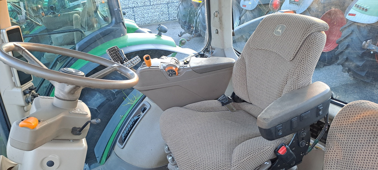 JOHN DEERE 7230R - ASTA AGRIBERTOCCHI - Other machinery: picture 4 JOHN DEERE 7230R - ASTA AGRIBERTOCCHI - Other machinery: picture 4