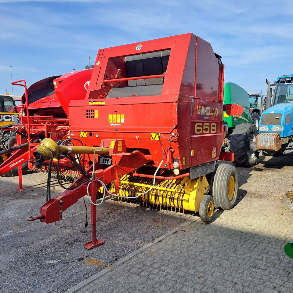 ROTOPRESSA NEW HOLLAND 658 - Round baler: picture 1 ROTOPRESSA NEW HOLLAND 658 - Round baler: picture 1