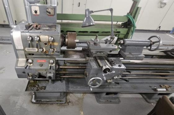 MATRA D 10 - Leit- u. Zugspindeldrehmaschinen - Metalworking machinery: picture 1 MATRA D 10 - Leit- u. Zugspindeldrehmaschinen - Metalworking machinery: picture 1