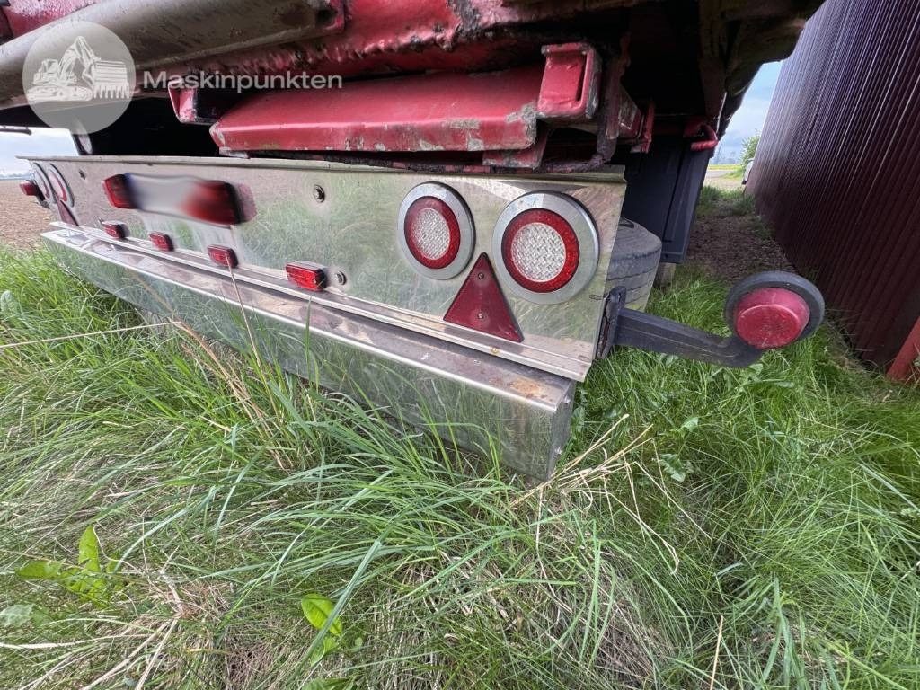 Curtainsider semi-trailer Krone SDP 27: picture 15
