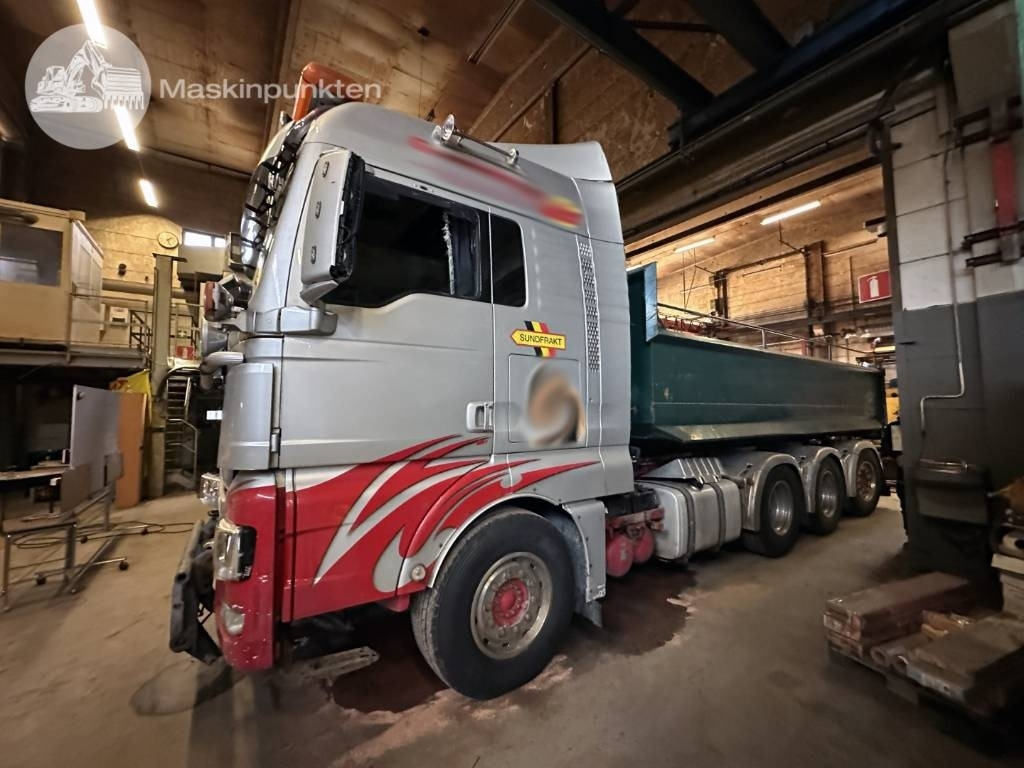 MAN TGX 35.540 - Hook lift truck: picture 1 MAN TGX 35.540 - Hook lift truck: picture 1