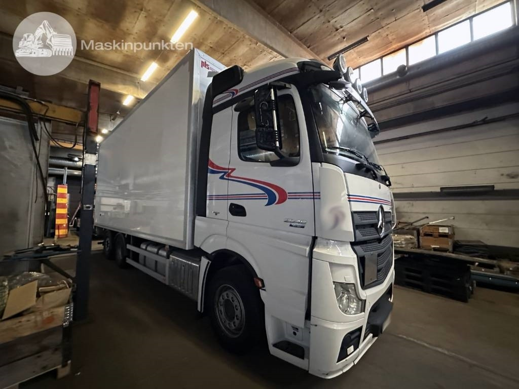 Mercedes-Benz Actros 2545 - Box truck: picture 3 Mercedes-Benz Actros 2545 - Box truck: picture 3
