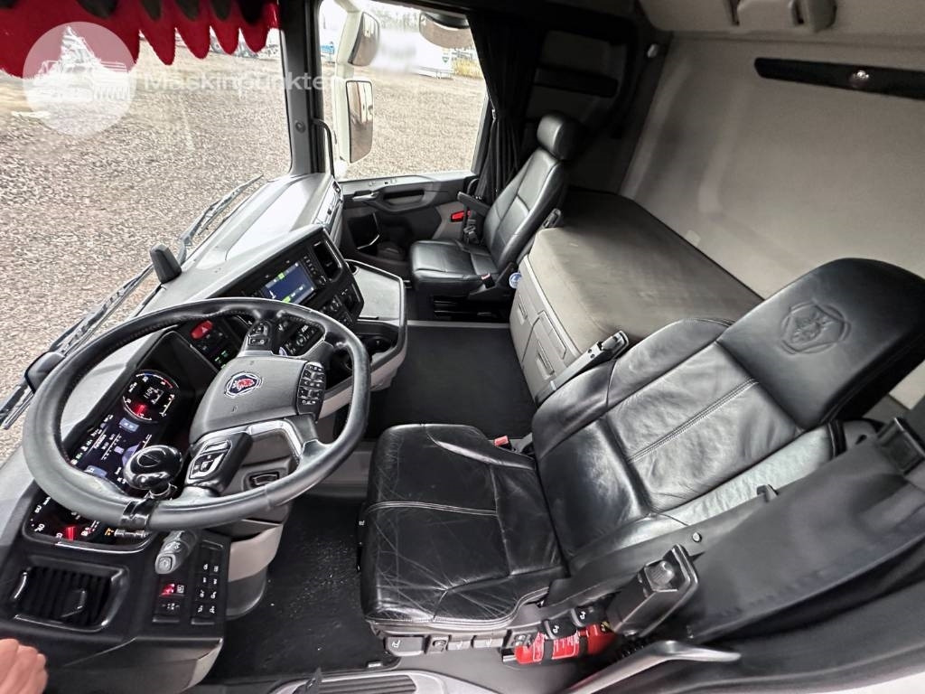 Container transporter/ Swap body truck Scania R 580: picture 16