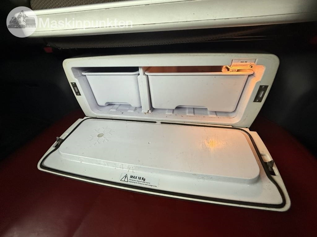 Tractor unit Scania R 520: picture 26