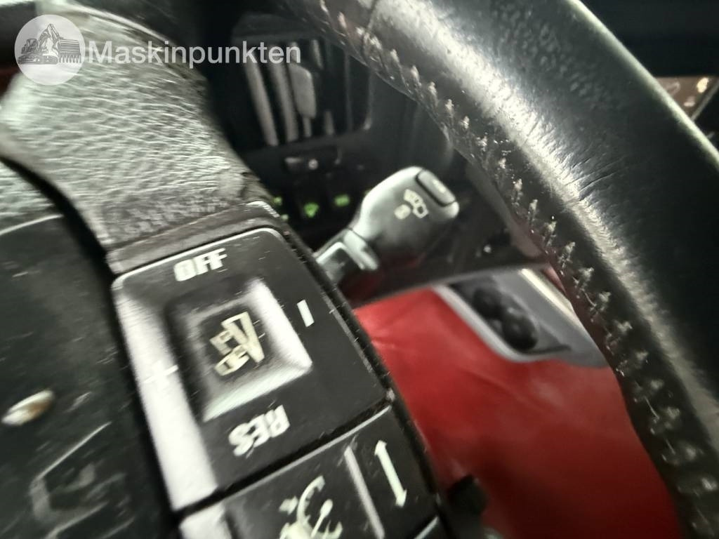 Tractor unit Scania R 520: picture 13