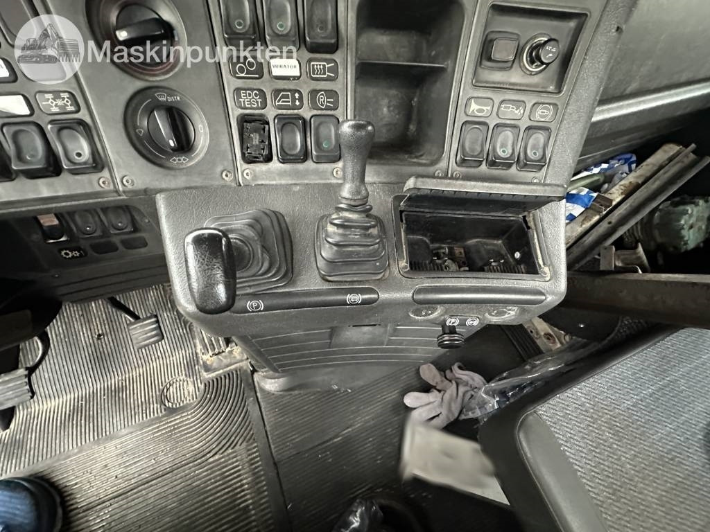 Tractor unit Scania T 143 H: picture 21