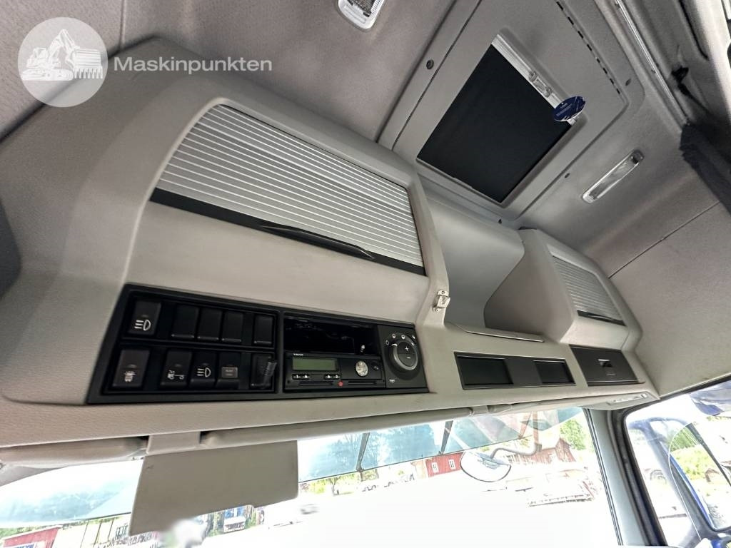 Tractor unit Volvo FH 16 700: picture 18