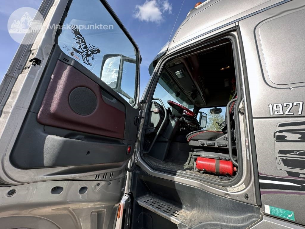 Tractor unit Volvo FH 480: picture 9