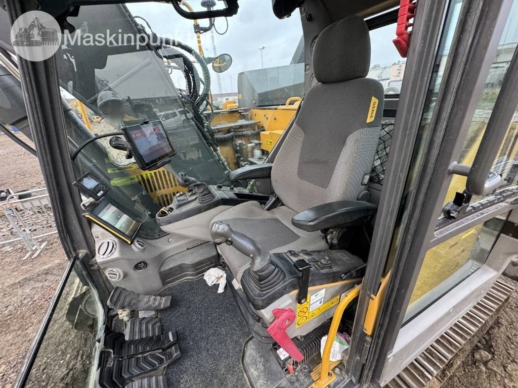 Crawler excavator Volvo ECR 145 EL: picture 44