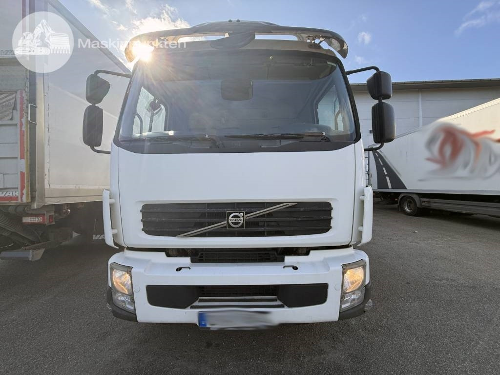 Volvo FL 240 - Box truck: picture 2 Volvo FL 240 - Box truck: picture 2