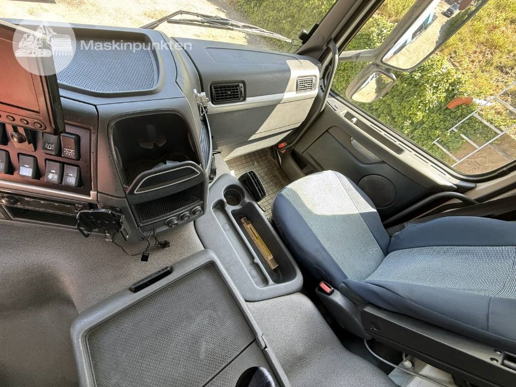 Crane truck Volvo FM 330: picture 14