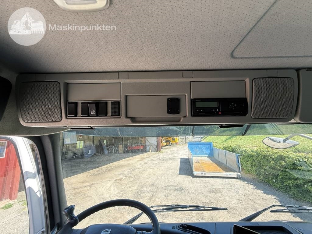 Crane truck Volvo FM 330: picture 16