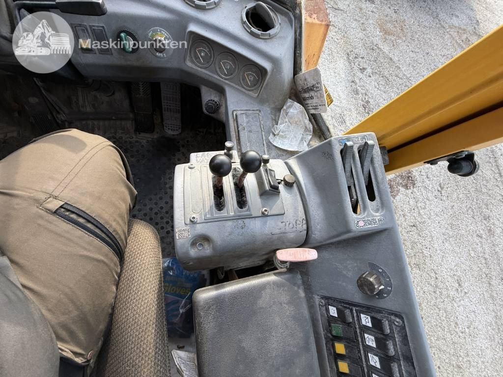 Wheel loader Volvo L 120 C: picture 11