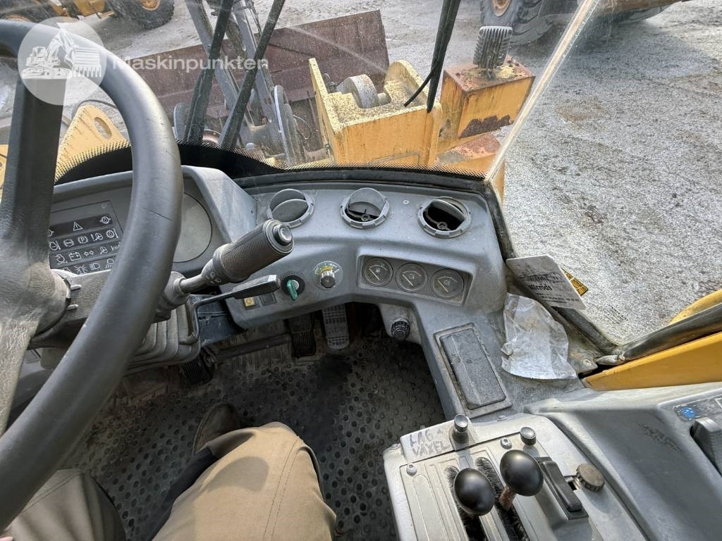 Wheel loader Volvo L 120 C: picture 12