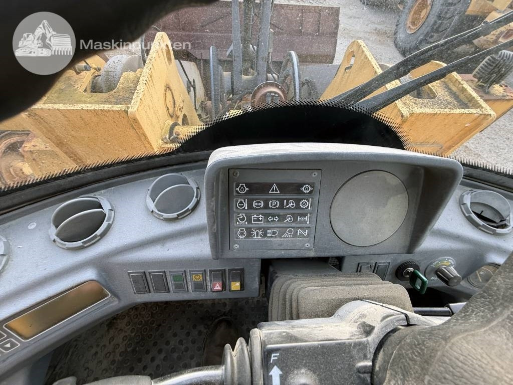 Wheel loader Volvo L 120 C: picture 16