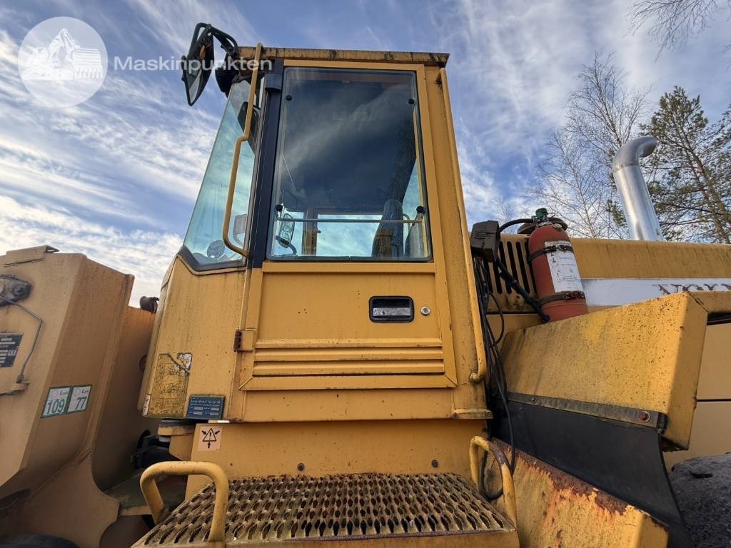 Wheel loader Volvo L 120 C: picture 9