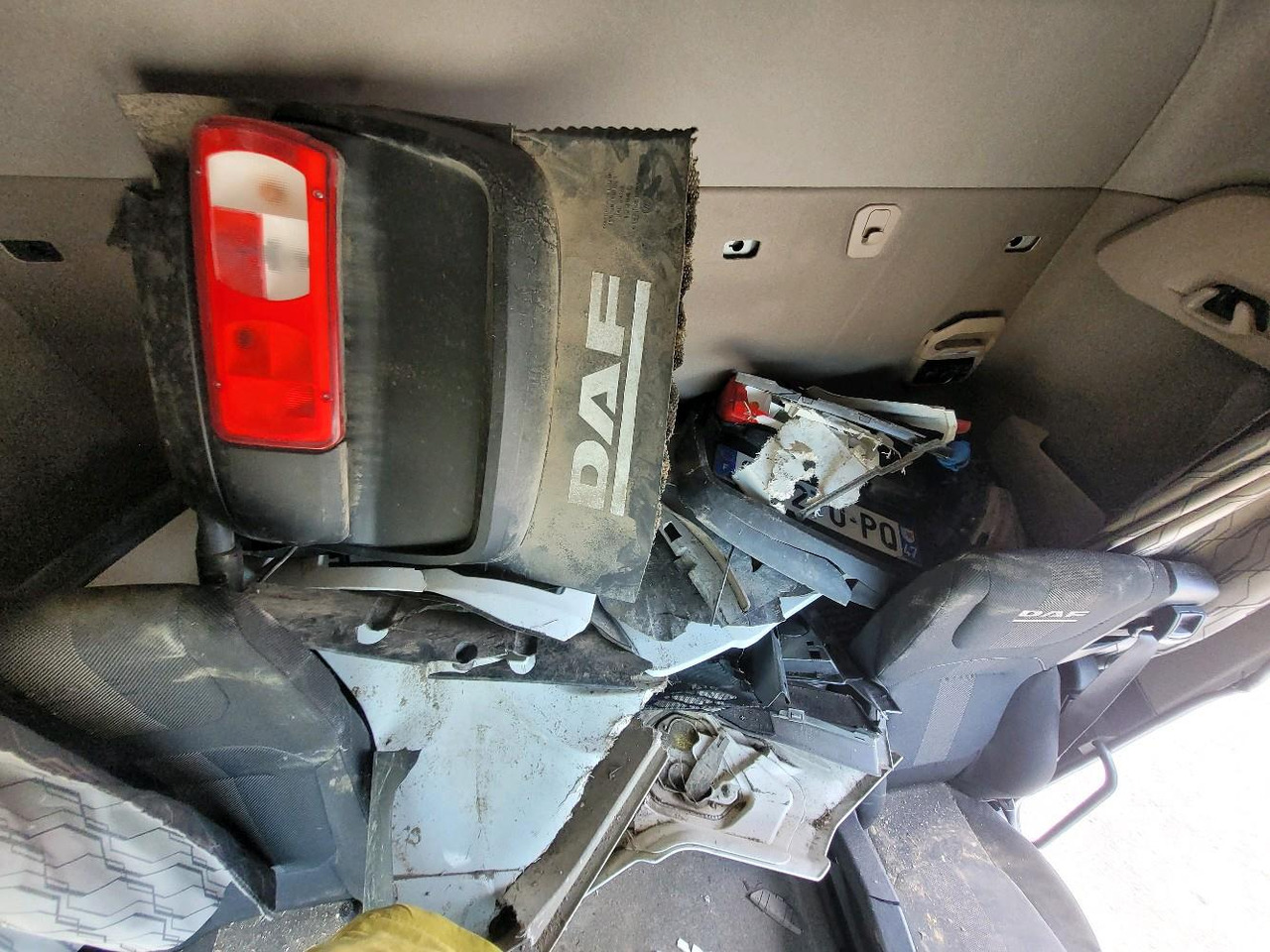 Tractor unit DAF NGD480: picture 12