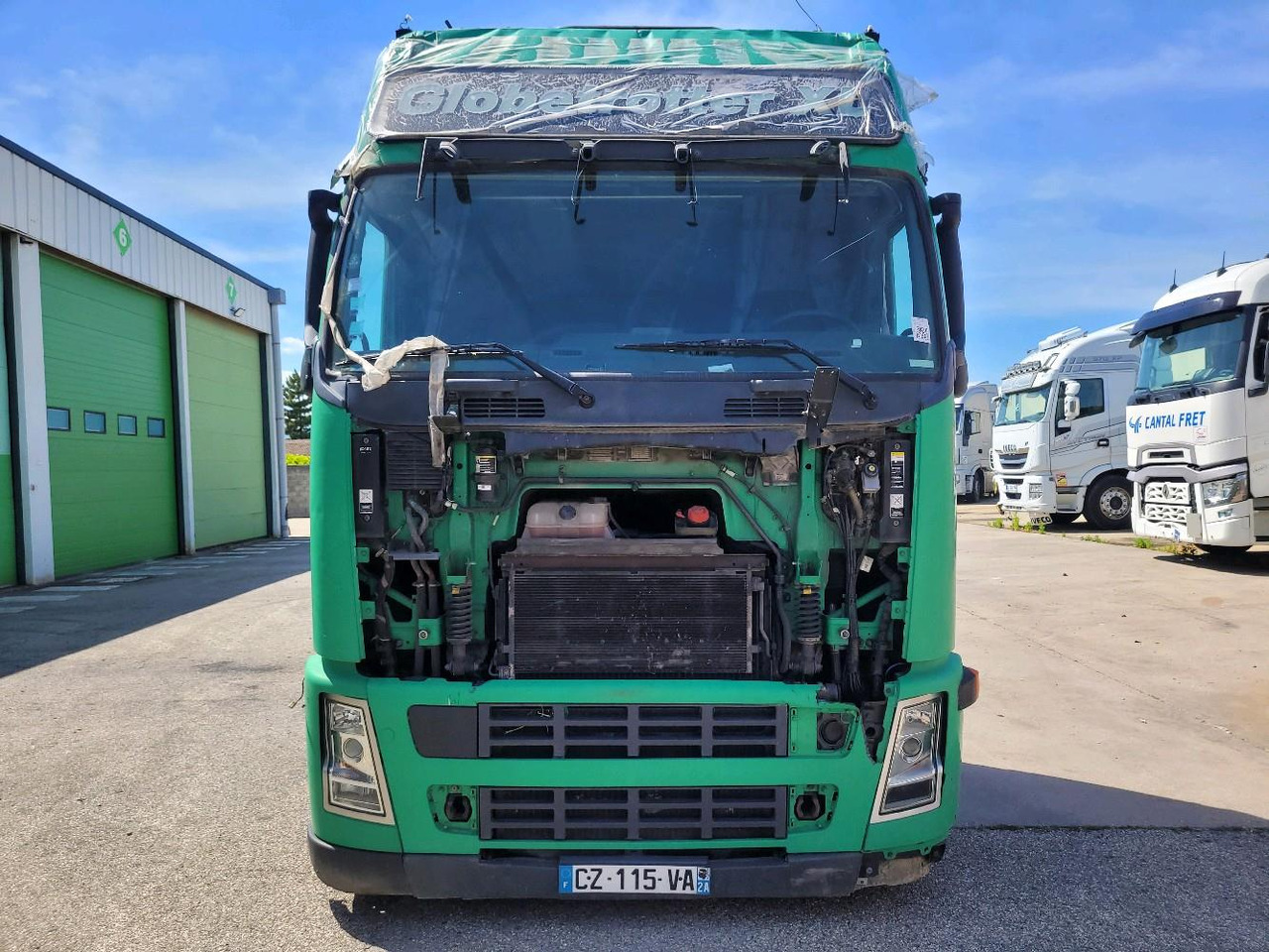 VOLVO FH12 420 GLOBETROTTER - Container transporter/ Swap body truck: picture 2 VOLVO FH12 420 GLOBETROTTER - Container transporter/ Swap body truck: picture 2