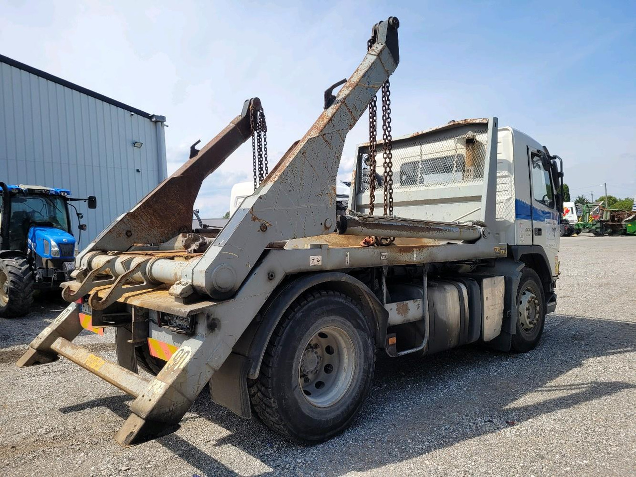 VOLVO FM 300 E4 4X2 - Skip loader truck: picture 4 VOLVO FM 300 E4 4X2 - Skip loader truck: picture 4