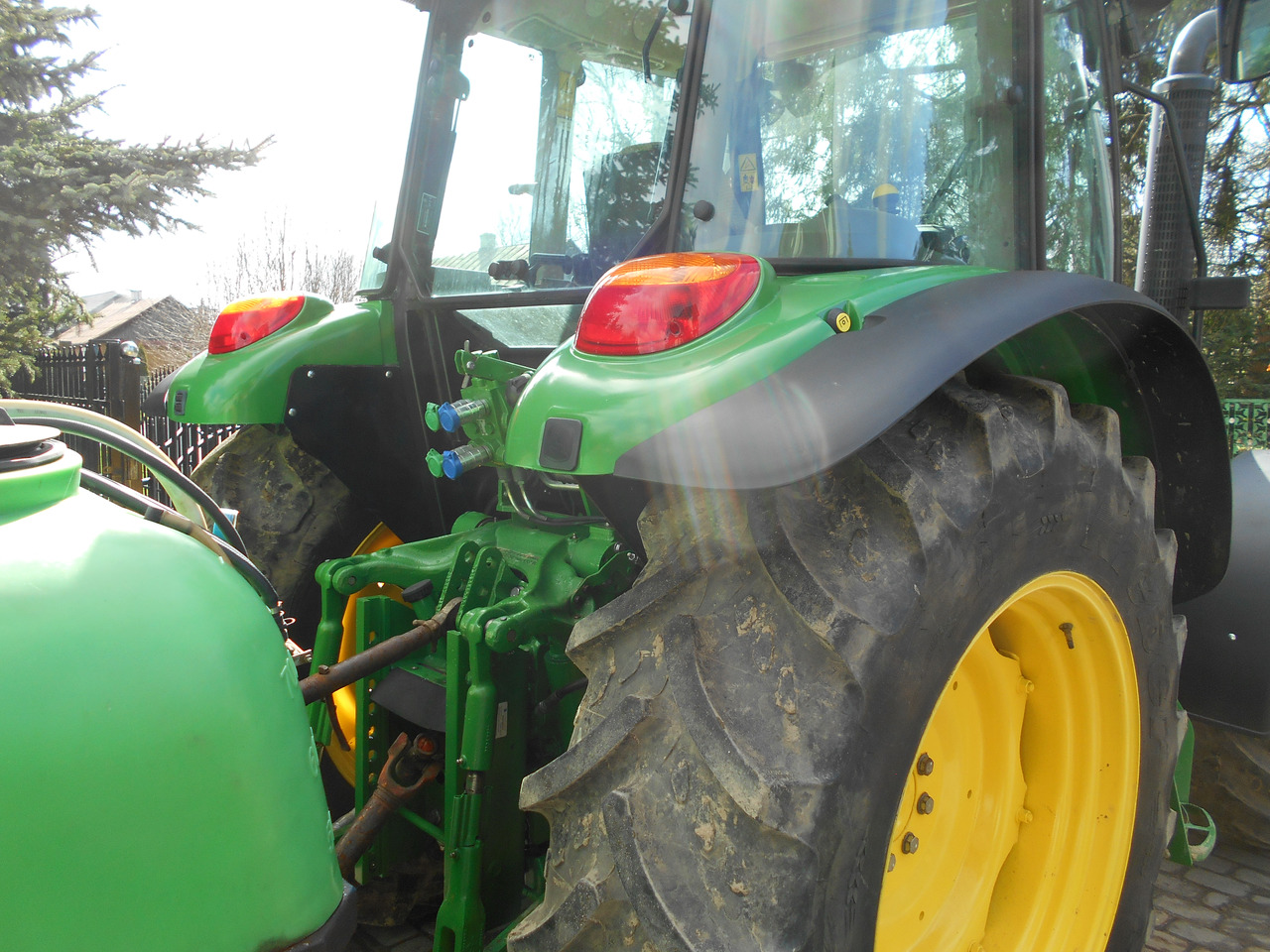 John Deere 5115M - Farm tractor: picture 3 John Deere 5115M - Farm tractor: picture 3
