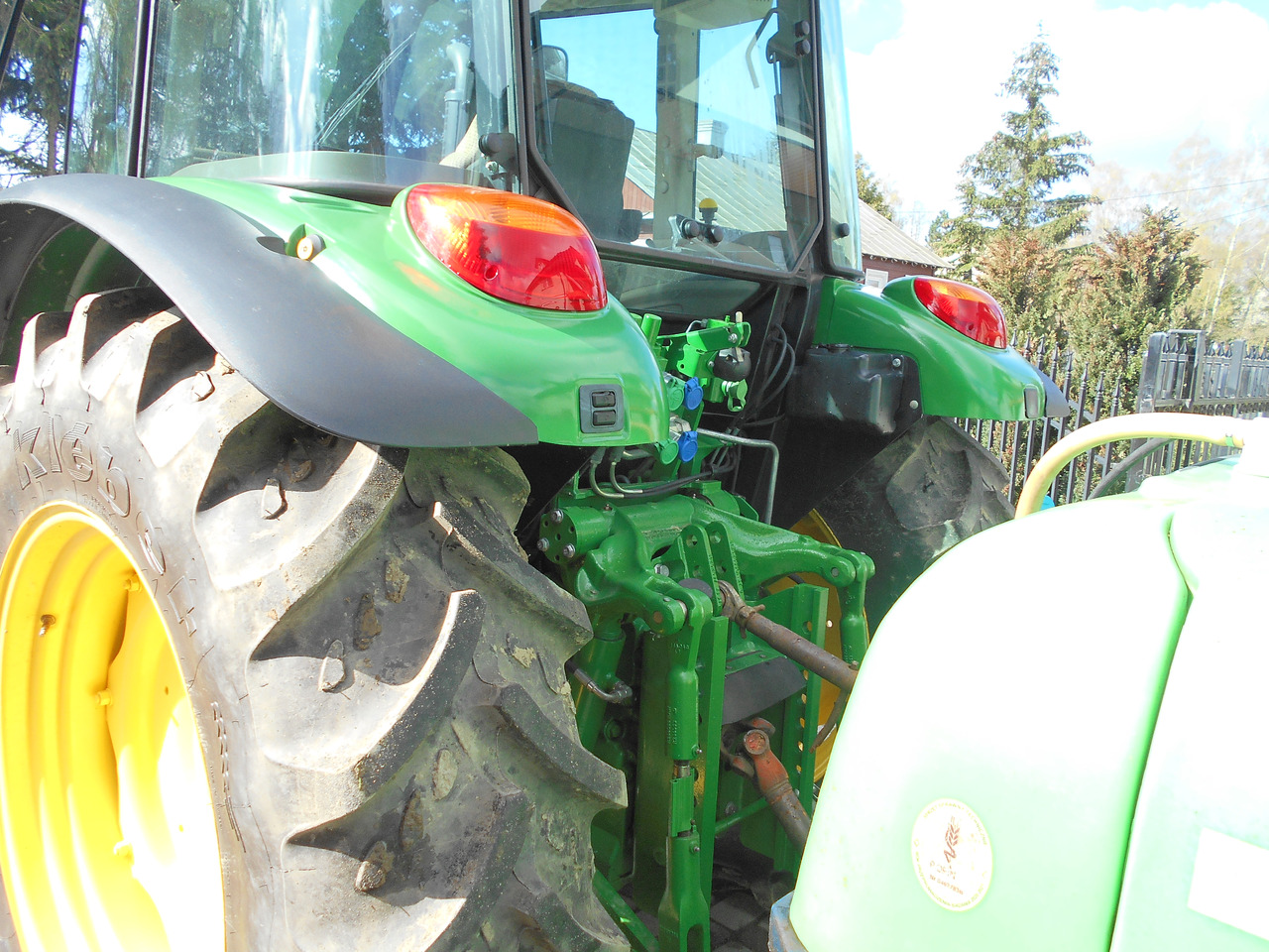 John Deere 5115M - Farm tractor: picture 4 John Deere 5115M - Farm tractor: picture 4