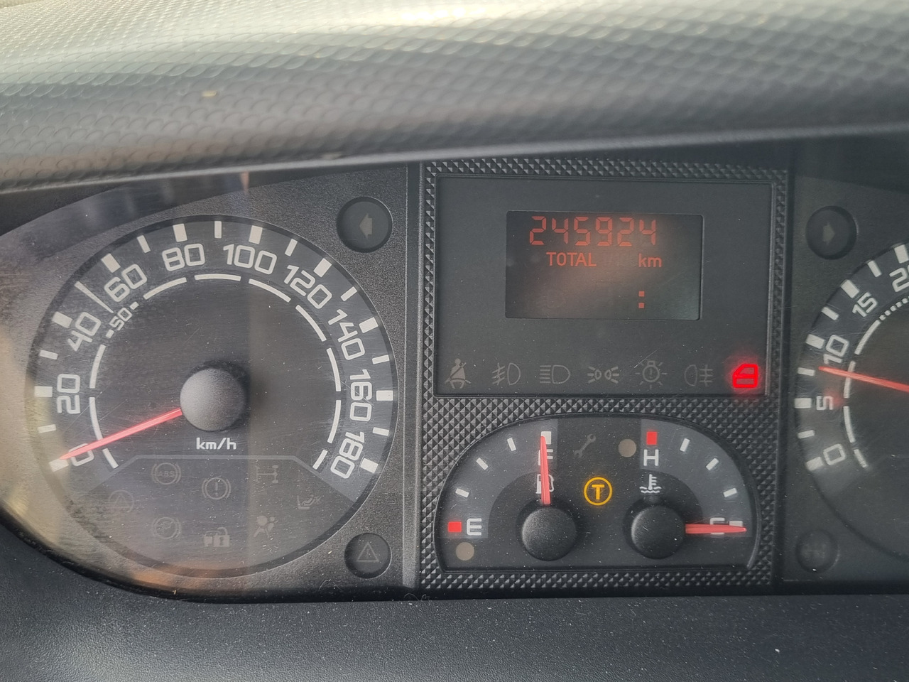 Mini artic tractor unit IVECO DAILY 35C18: picture 7 Mini artic tractor unit IVECO DAILY 35C18: picture 7