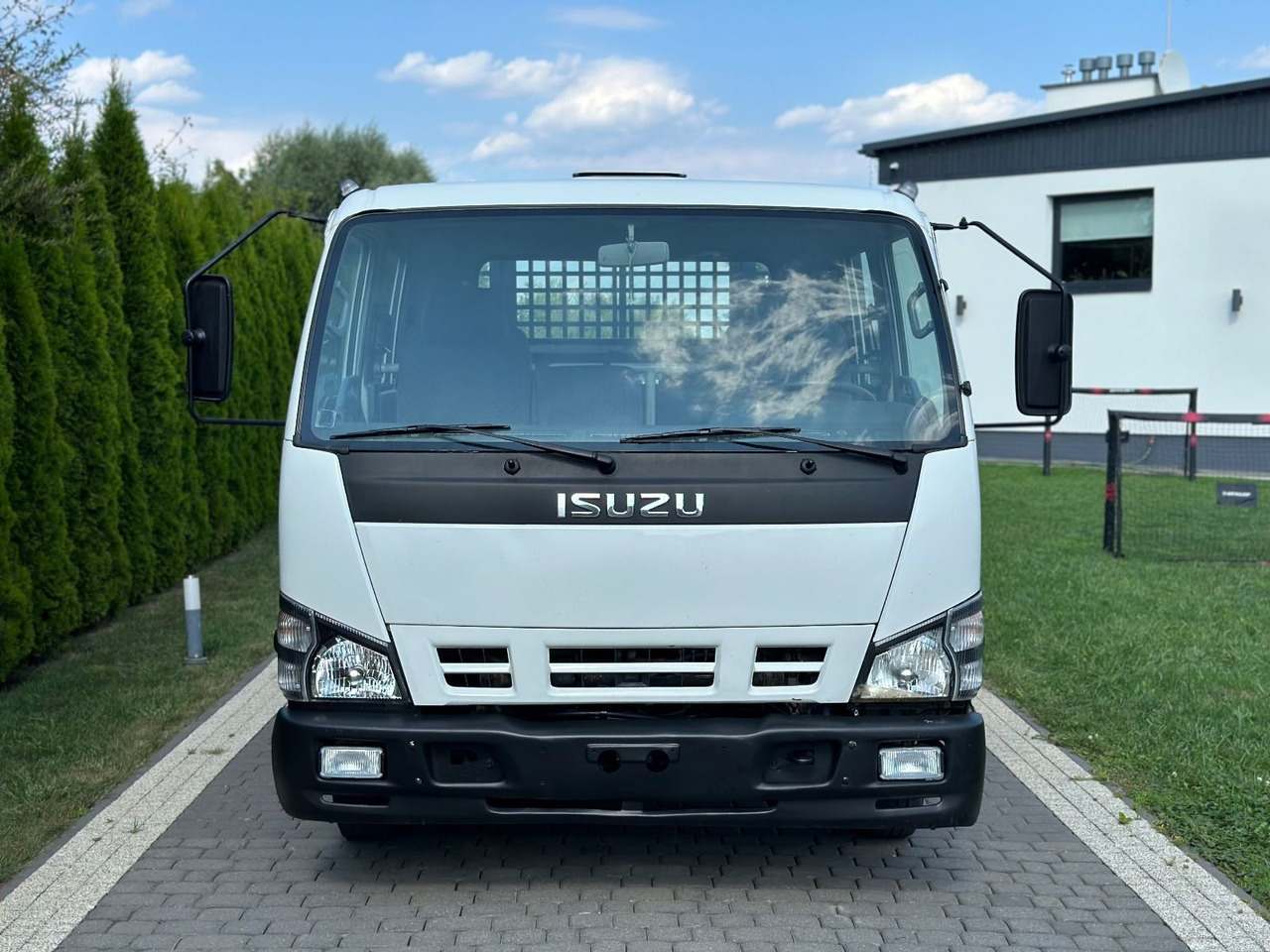 Isuzu 35 N TIPPER 3-SIDE KIPPER DOUBLE CABIN - Tipper van, Combi van: picture 2 Isuzu 35 N TIPPER 3-SIDE KIPPER DOUBLE CABIN - Tipper van, Combi van: picture 2