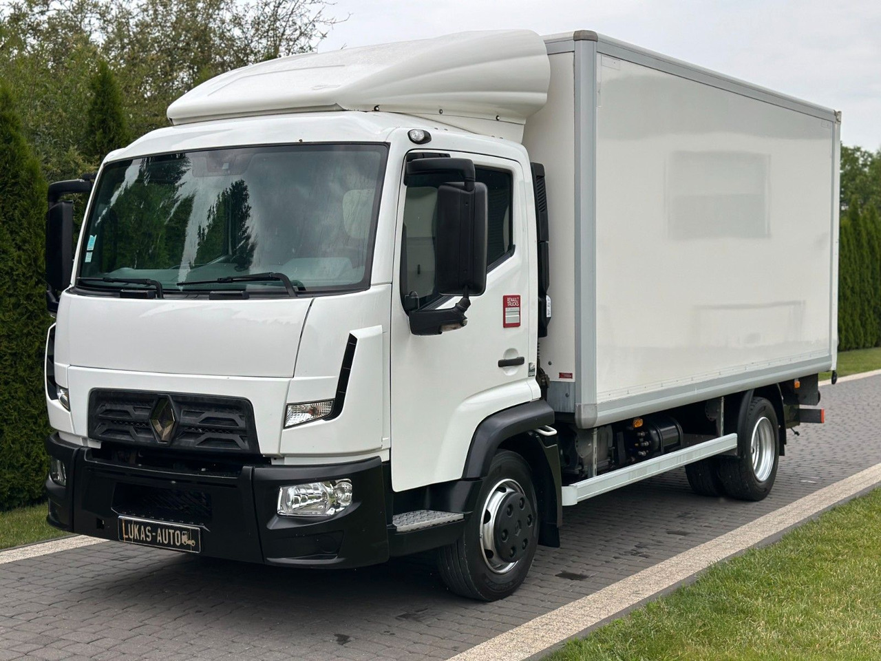 Renault D 7.5 LIFT 7,5 T AUTOMATIC GEARBOX CAMERA - Box truck: picture 1 Renault D 7.5 LIFT 7,5 T AUTOMATIC GEARBOX CAMERA - Box truck: picture 1
