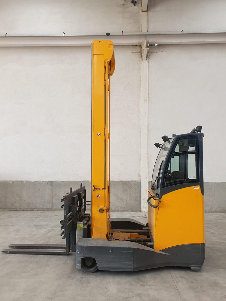 JUNGHEINRICH ETVQ 25 - 4-way reach truck: picture 3 JUNGHEINRICH ETVQ 25 - 4-way reach truck: picture 3
