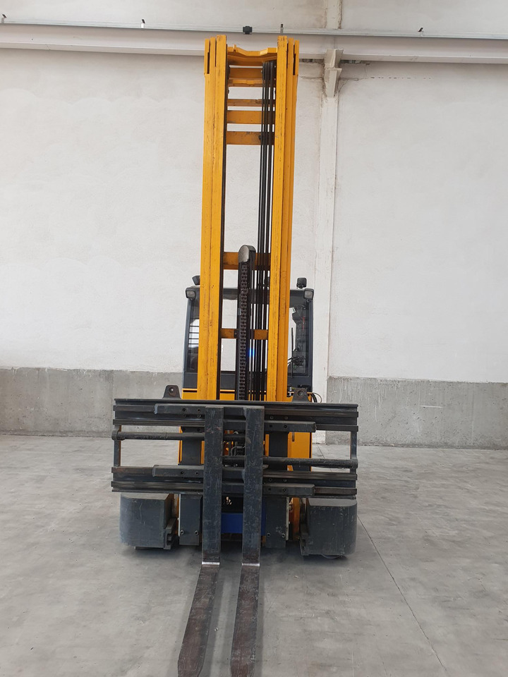 JUNGHEINRICH ETVQ 25 - 4-way reach truck: picture 2 JUNGHEINRICH ETVQ 25 - 4-way reach truck: picture 2
