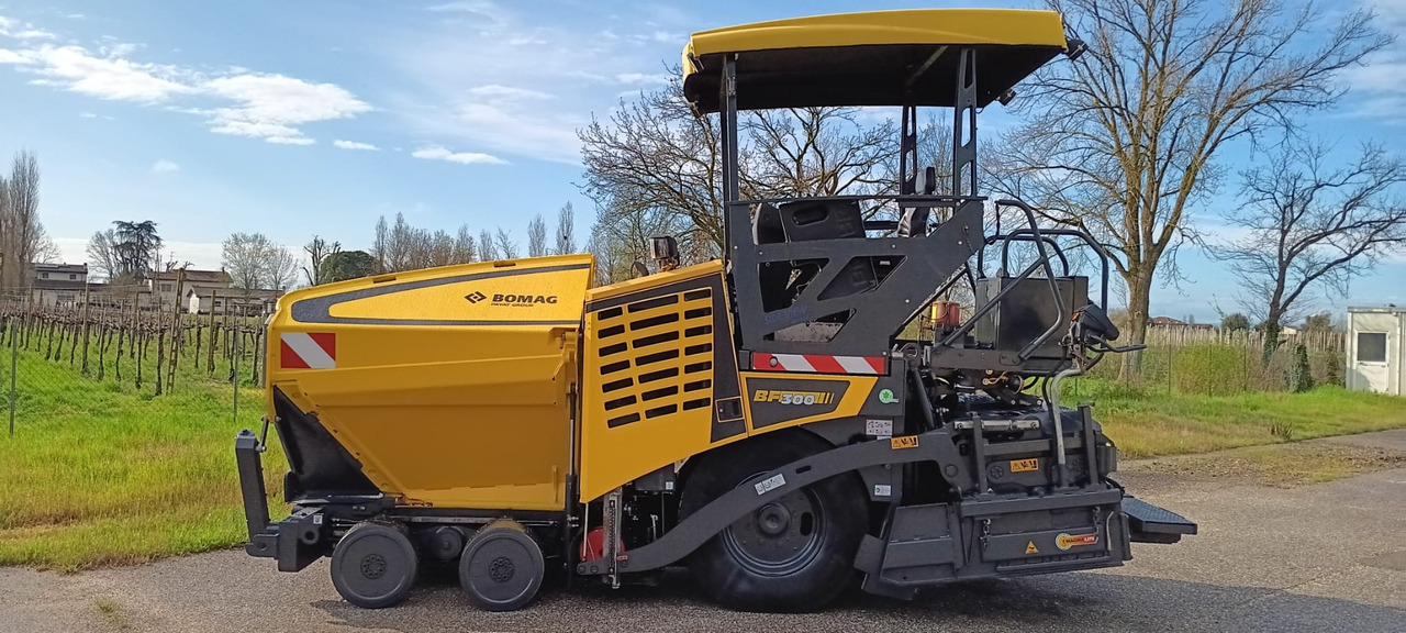 New Asphalt paver BOMAG IT BF 300 P-2 S340-2 TV  Stage IIIb/Tier 4f: picture 12