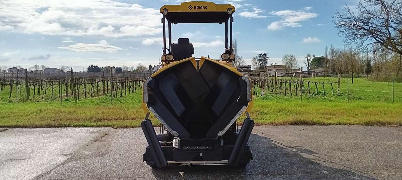 New Asphalt paver BOMAG IT BF 300 P-2 S340-2 TV  Stage IIIb/Tier 4f: picture 8