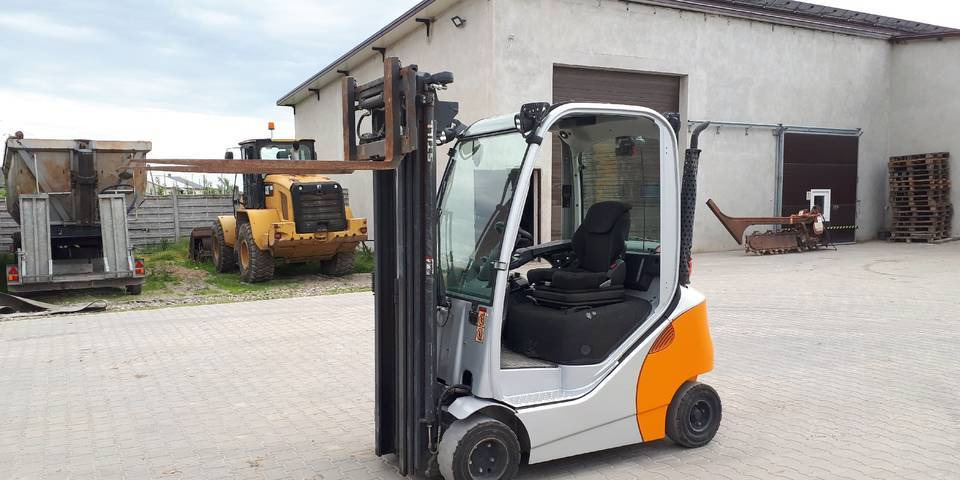 Wózek widłowy Still RX70-20 triplex przesuw - LPG forklift: picture 1 Wózek widłowy Still RX70-20 triplex przesuw - LPG forklift: picture 1