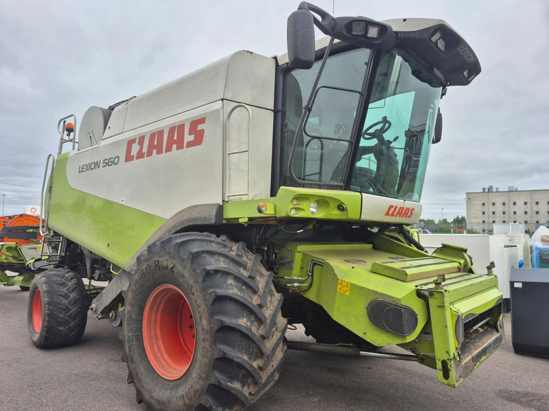 Claas Lexion 560 V750 - Combine harvester: picture 1 Claas Lexion 560 V750 - Combine harvester: picture 1