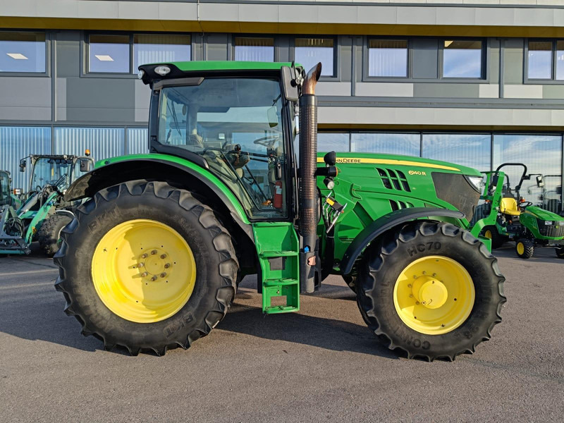 Farm tractor John Deere 6140R: picture 10