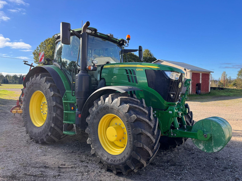 John Deere 6215R Autopowr - Farm tractor: picture 1 John Deere 6215R Autopowr - Farm tractor: picture 1