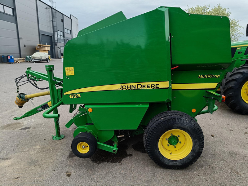 John Deere 623N - Round baler: picture 1 John Deere 623N - Round baler: picture 1