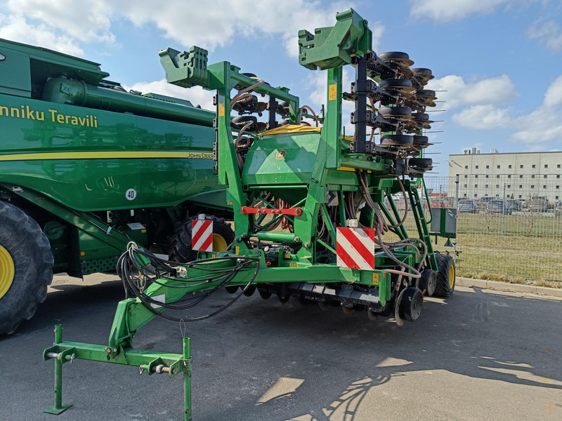John Deere 750 A - Precision sowing machine: picture 2 John Deere 750 A - Precision sowing machine: picture 2